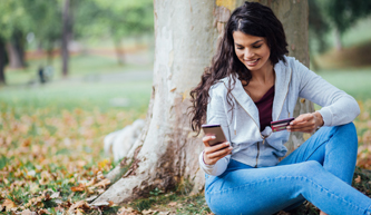 rapariga a simular crédito pessoal